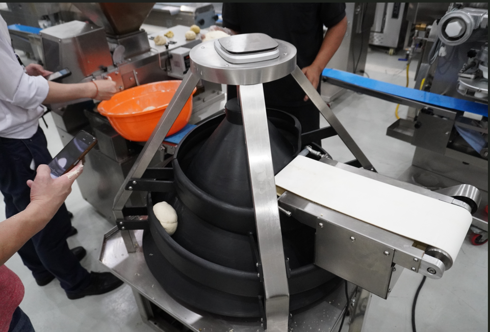 Tinggalkan Timbangan Manual: Hemat Jam Kerja Bakery Anda image